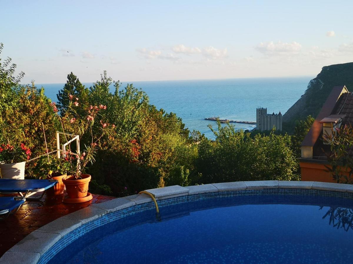 Seaview Apartment Complex Karia Kawarna Zewnętrze zdjęcie