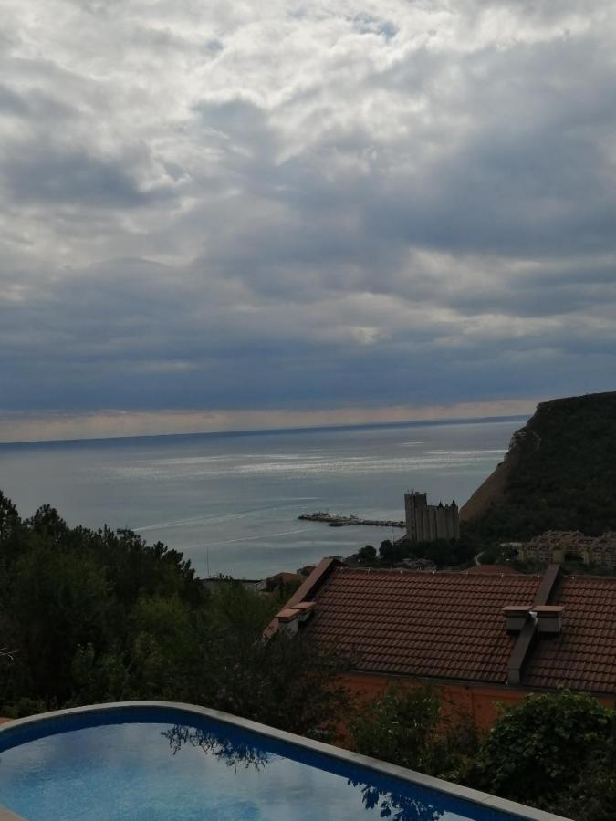 Seaview Apartment Complex Karia Kawarna Zewnętrze zdjęcie